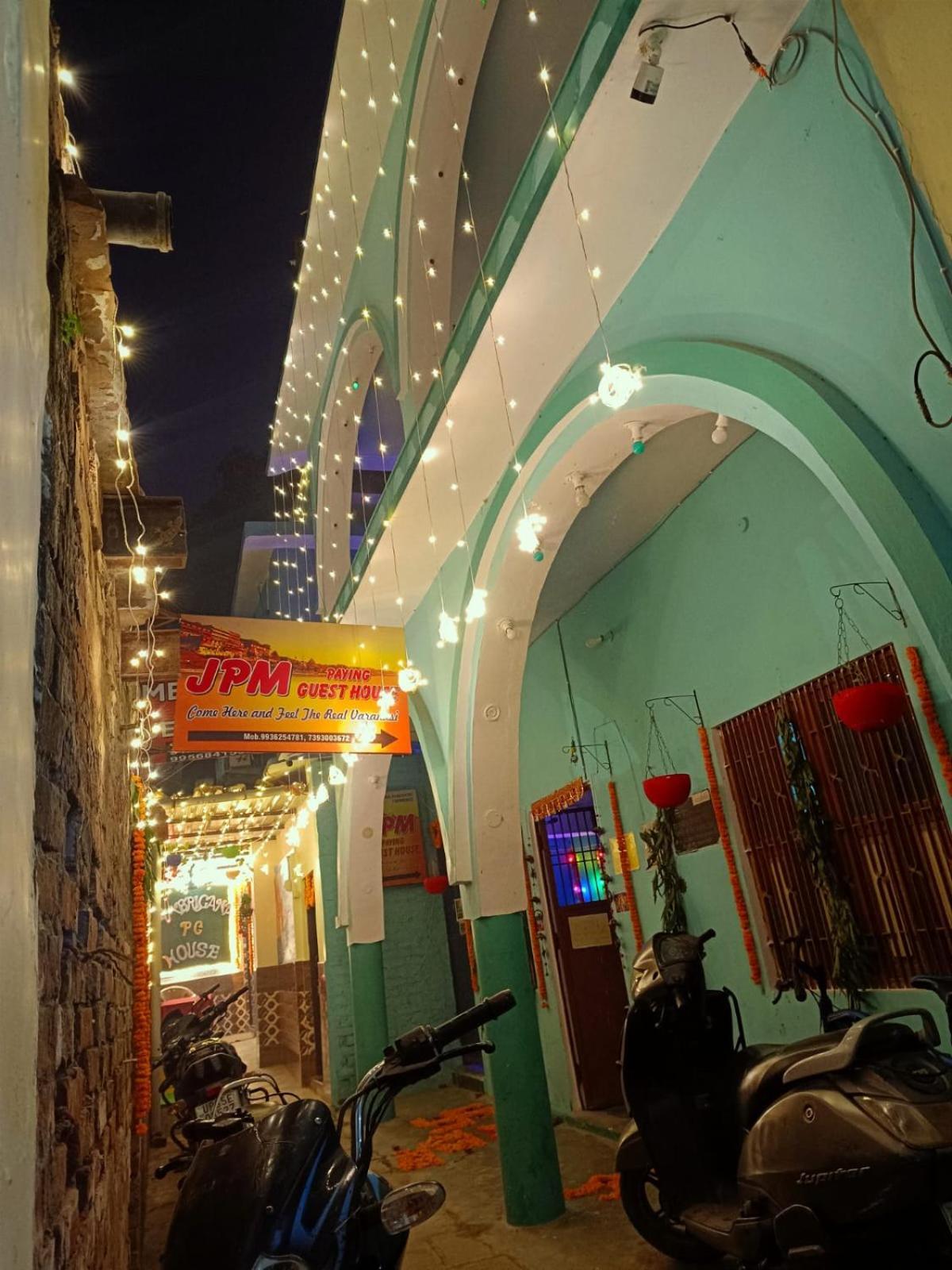 Jpm Guest House Varanasi Esterno foto