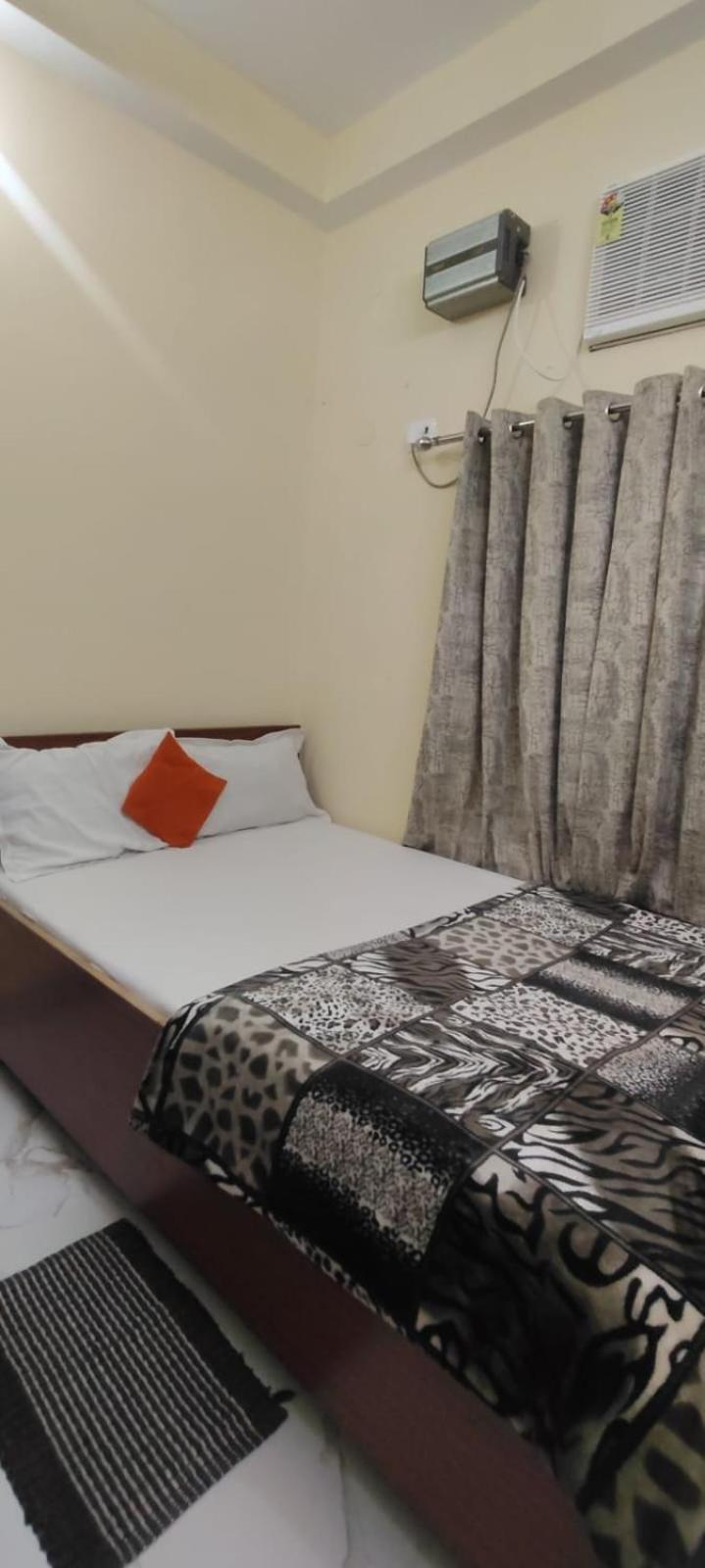 Jpm Guest House Varanasi Esterno foto