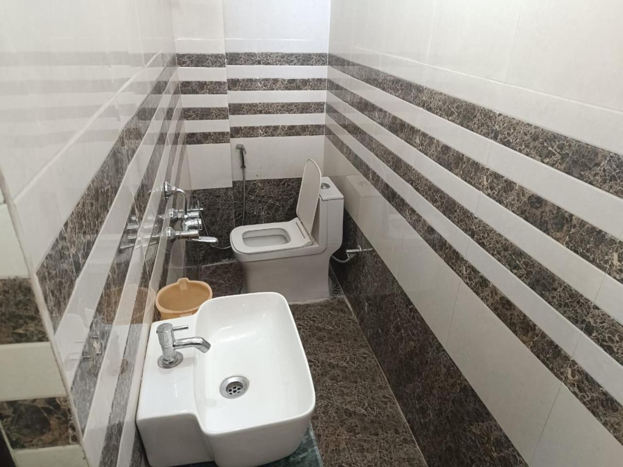 Jpm Guest House Varanasi Esterno foto
