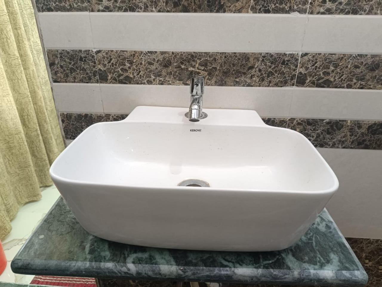 Jpm Guest House Varanasi Esterno foto